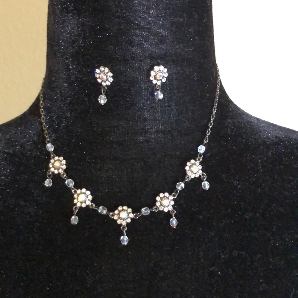 Flower Iridescent Rhinestone Necklace